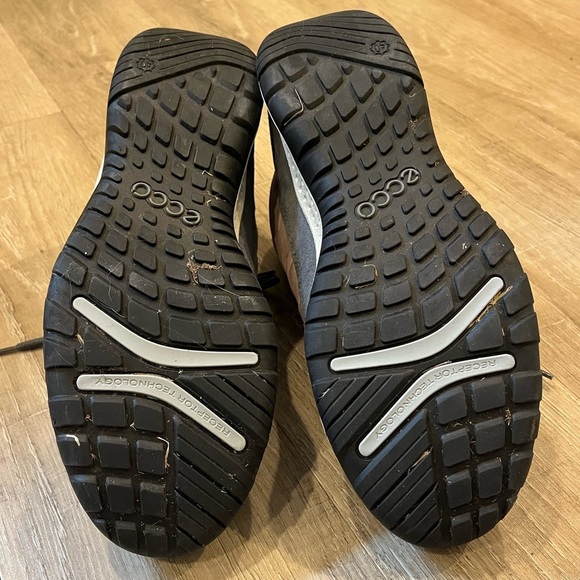 ECCO Women's Tan Sneaker Boots US 9 - 9.5, Euro 40 - Picture 10 of 13